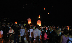 Праздник Лои Кратонг на Пхукете, фото туристов 2013. Тайланд фото